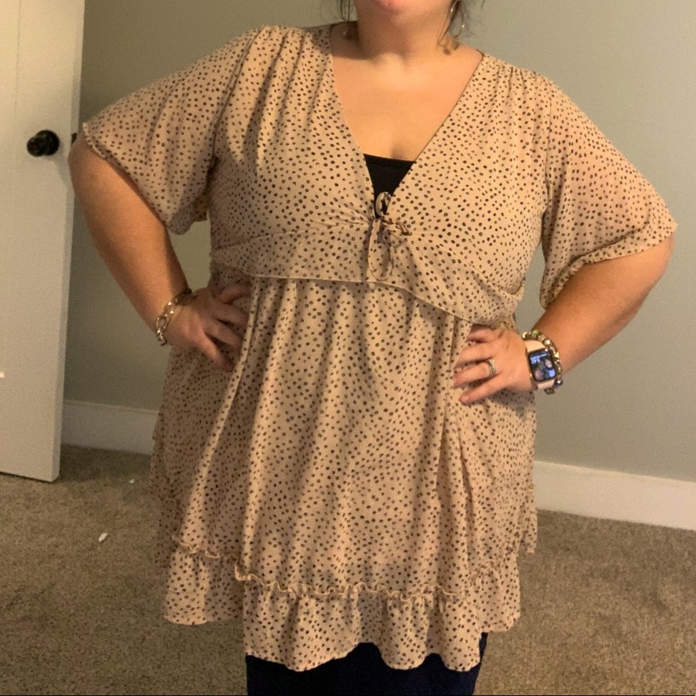 Black dot ruffle top